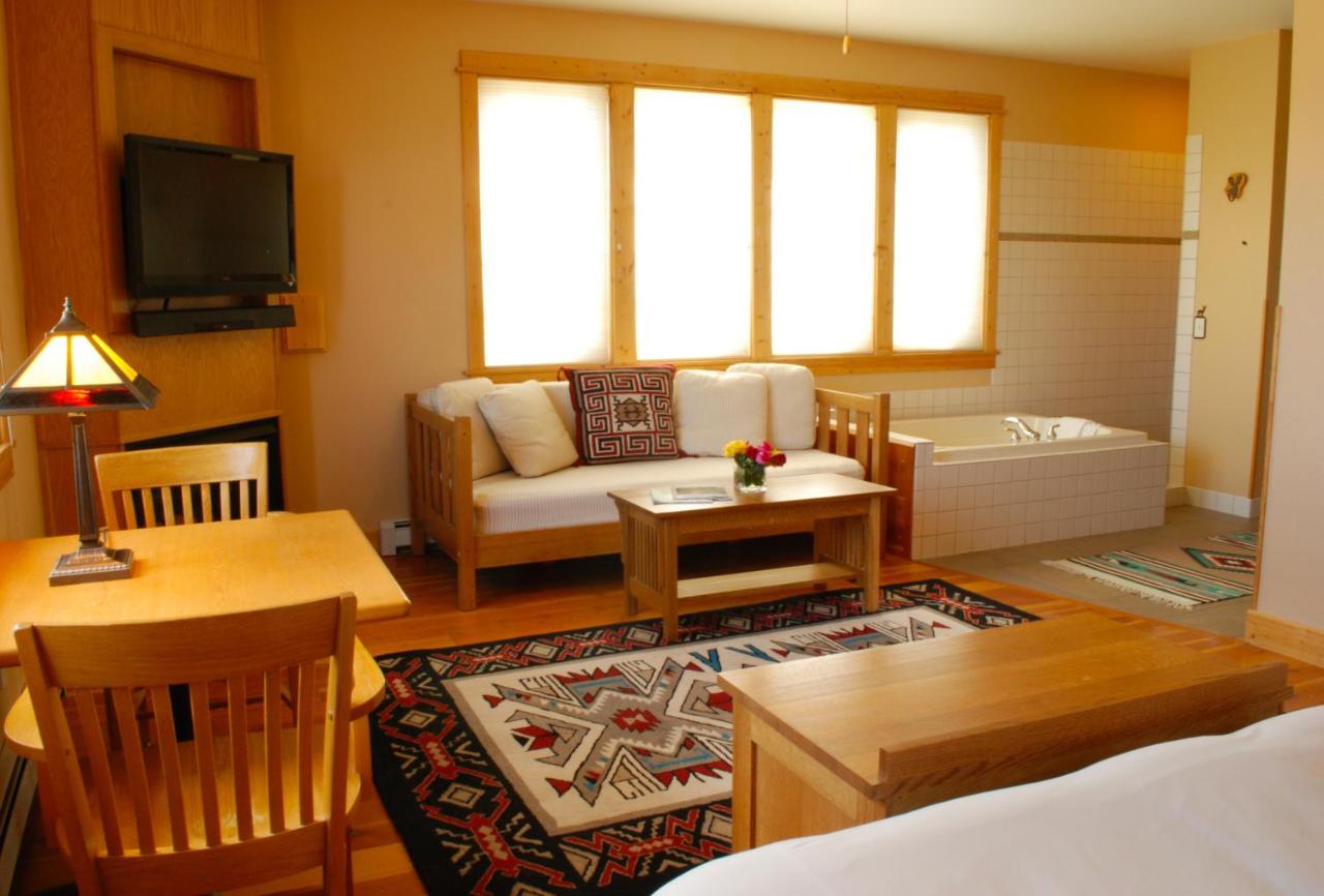| Gallatin River Lodge