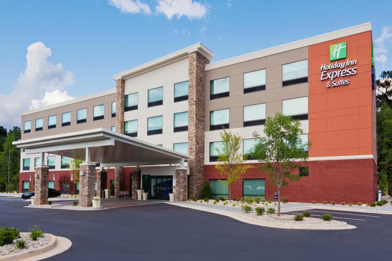  | Holiday Inn Express & Suites - Fayetteville, an IHG Hotel