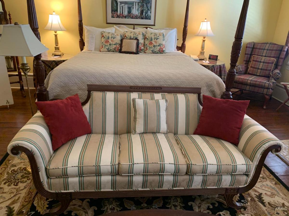 | 1842 Inn