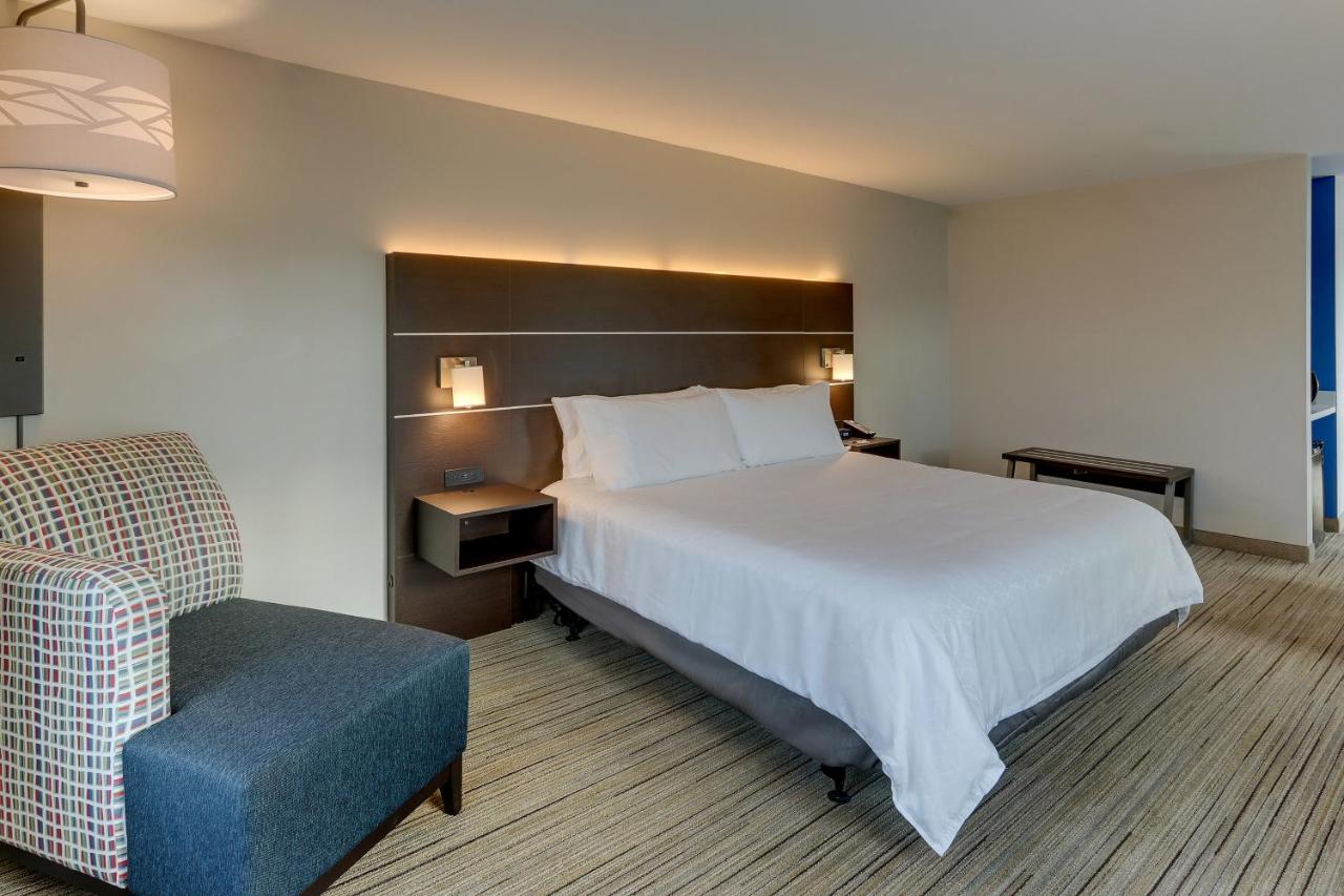 King Room - Non-Smoking at Holiday Inn Express & Suites Corbin by IHG