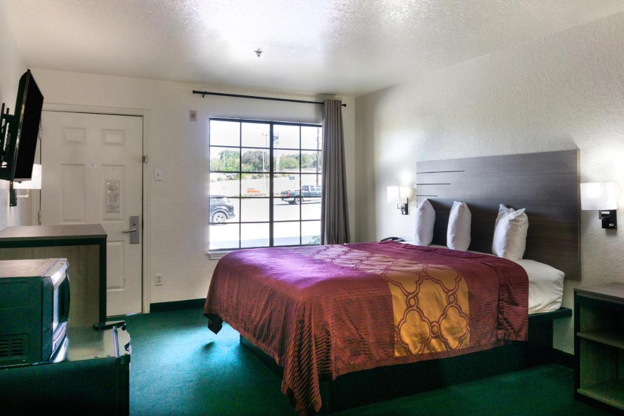  | OYO Inn & Suites Medical Center San Antonio