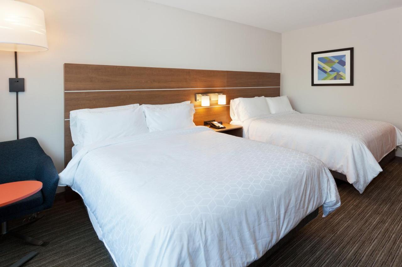  | Holiday Inn Express & Suites - Fayetteville, an IHG Hotel