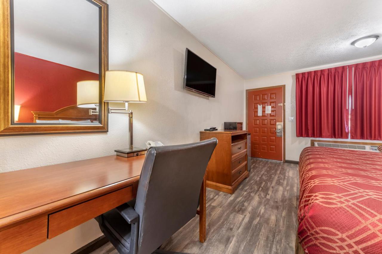  | Econo Lodge Wooster