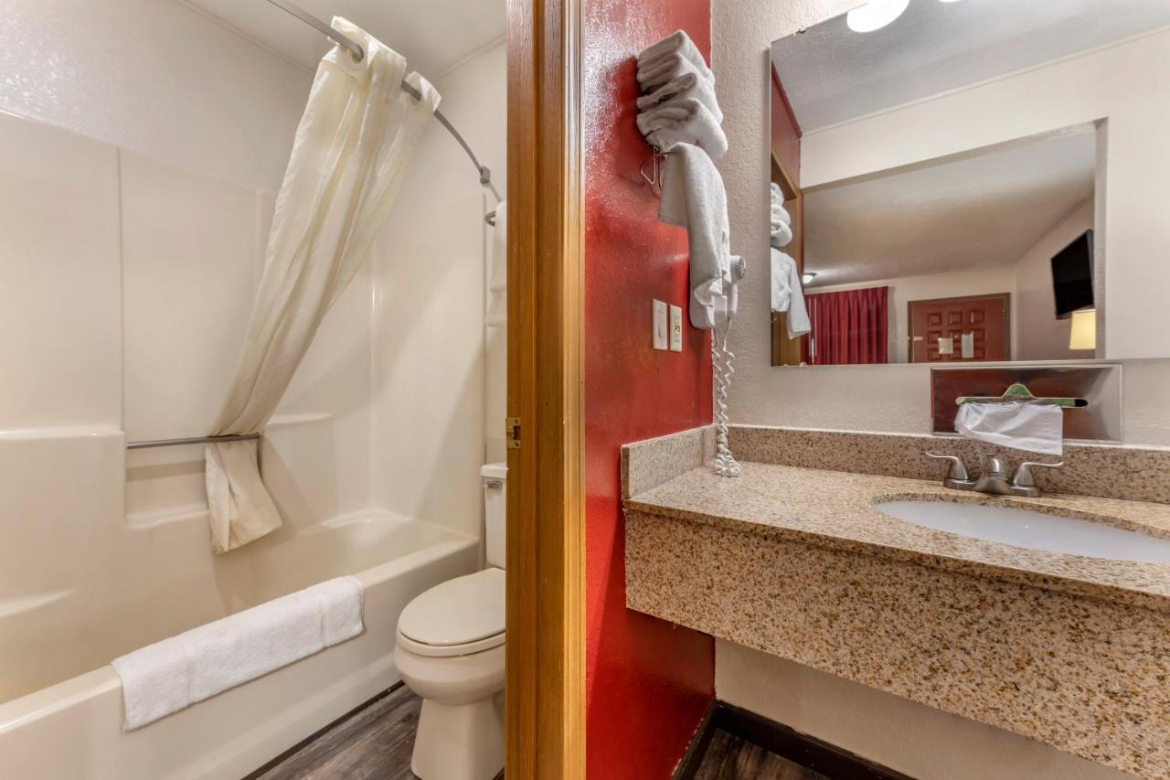  | Econo Lodge Wooster