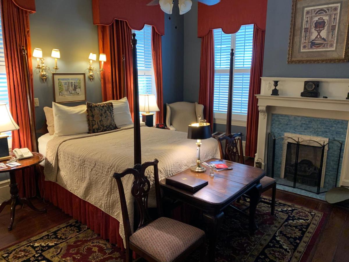 | 1842 Inn