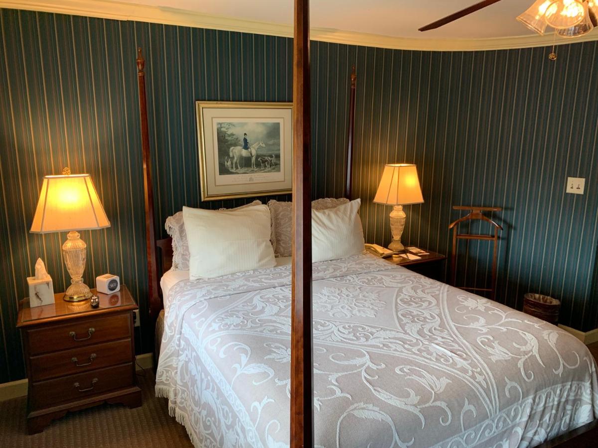| 1842 Inn