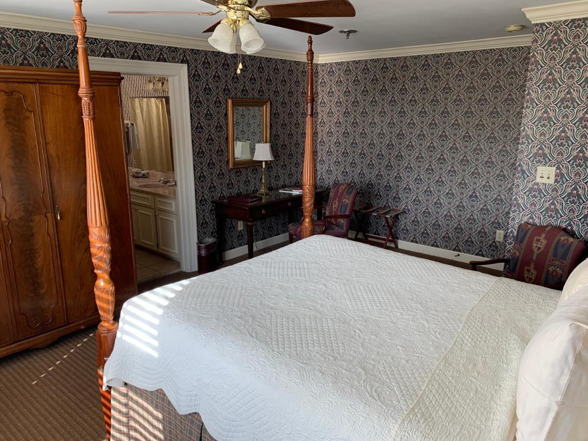 | 1842 Inn