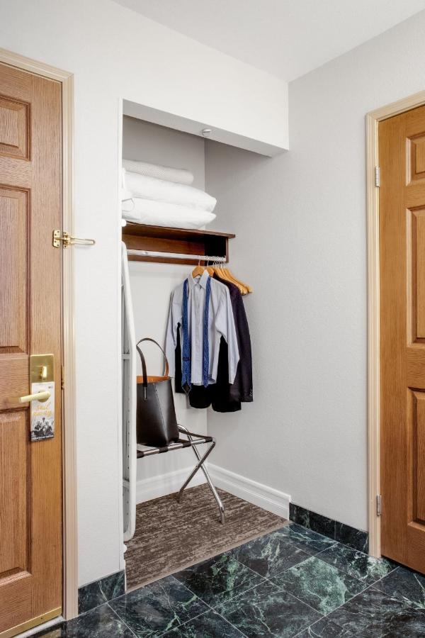 | Ayres Suites Mission Viejo