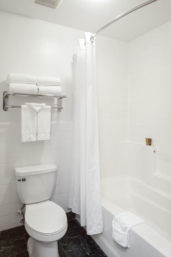  | Ayres Suites Mission Viejo