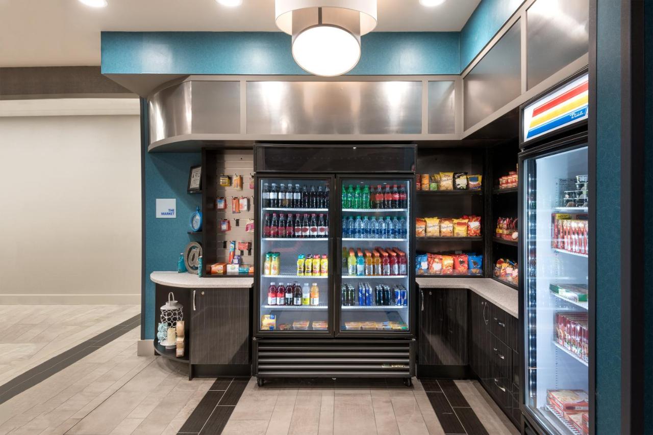 | Holiday Inn Express & Suites Charlotte Airport, an IHG Hotel