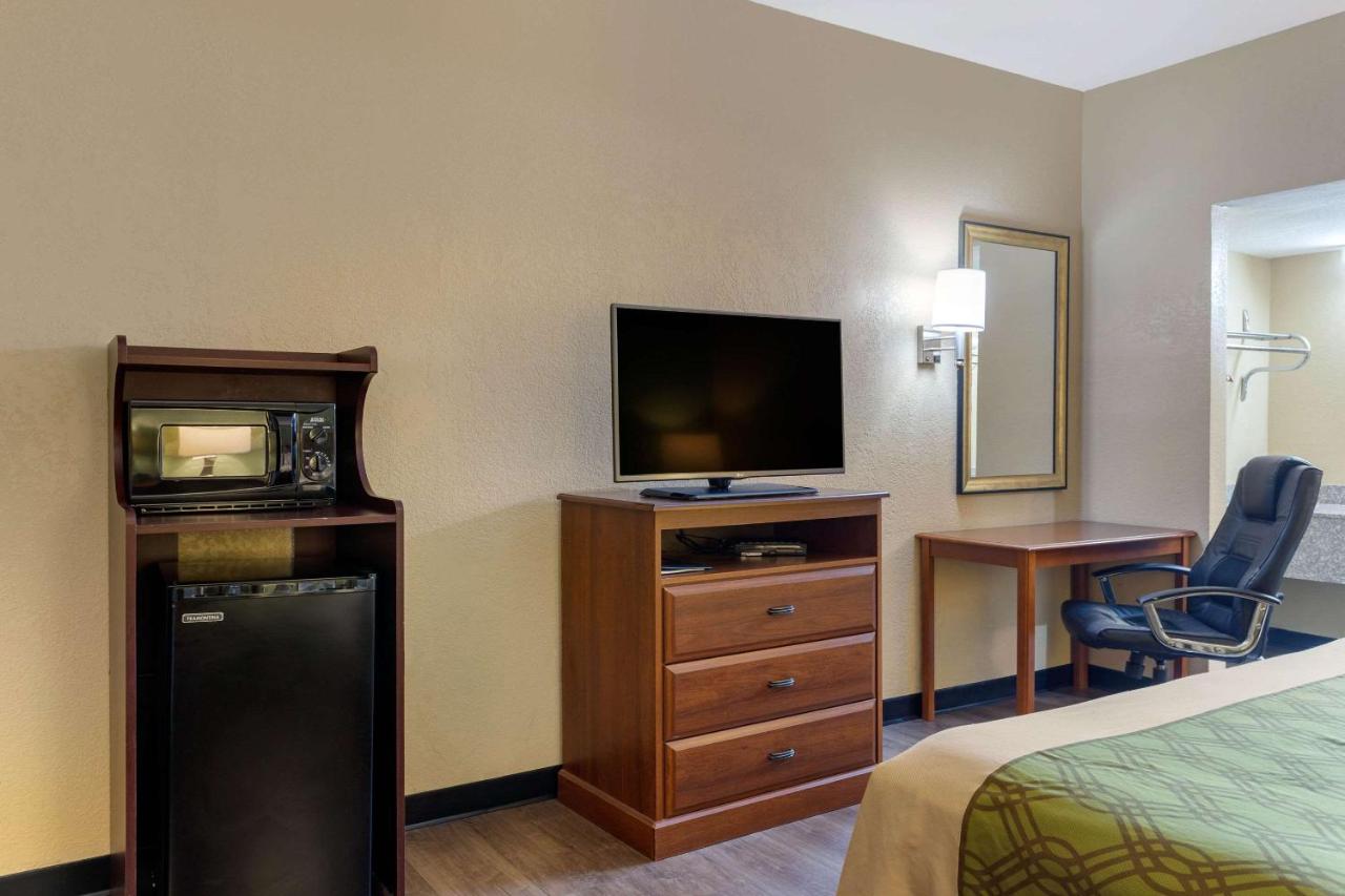 | Econo Lodge Belton - Kansas City South