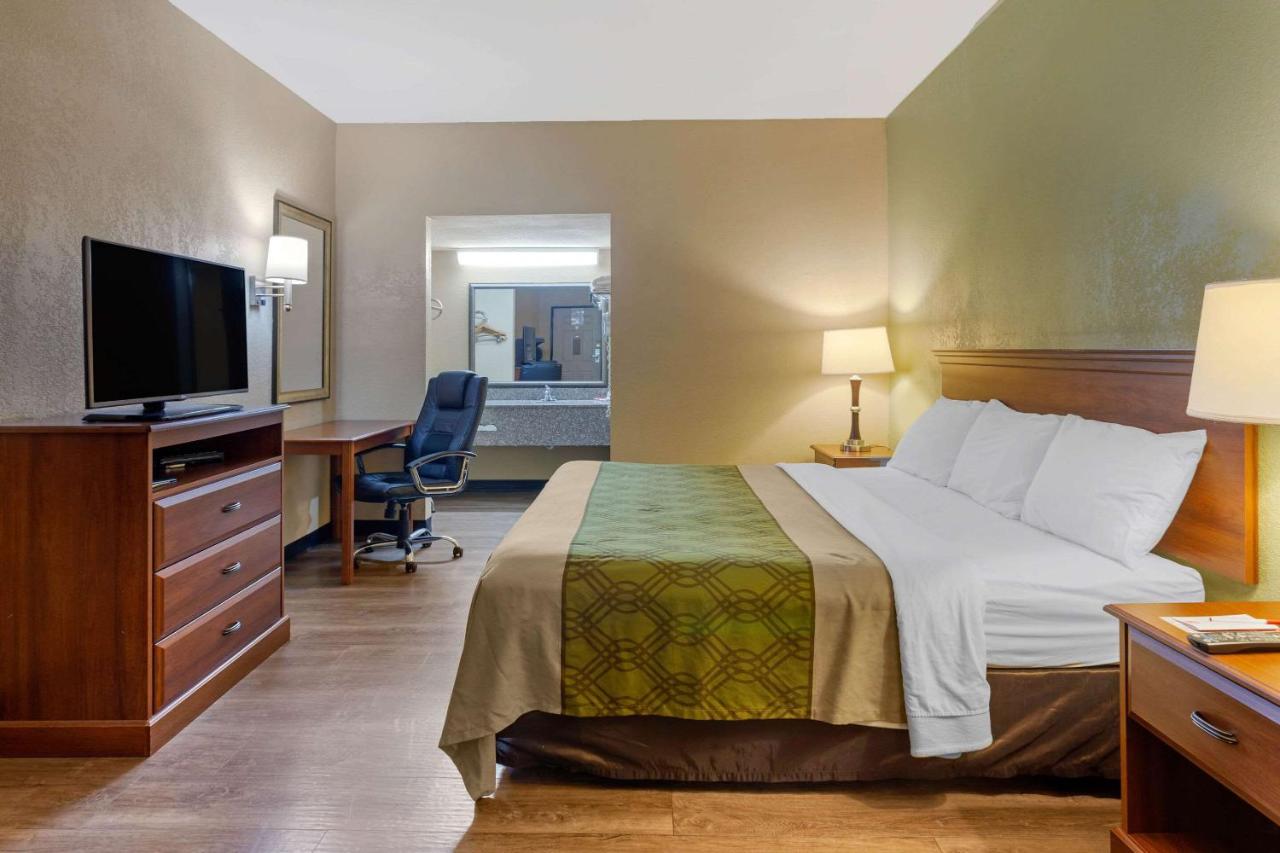 | Econo Lodge Belton - Kansas City South