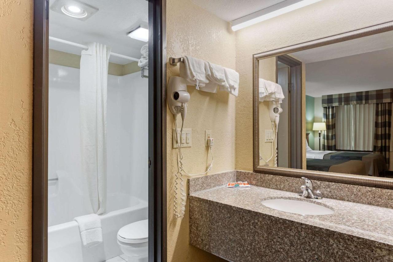 | Econo Lodge Belton - Kansas City South