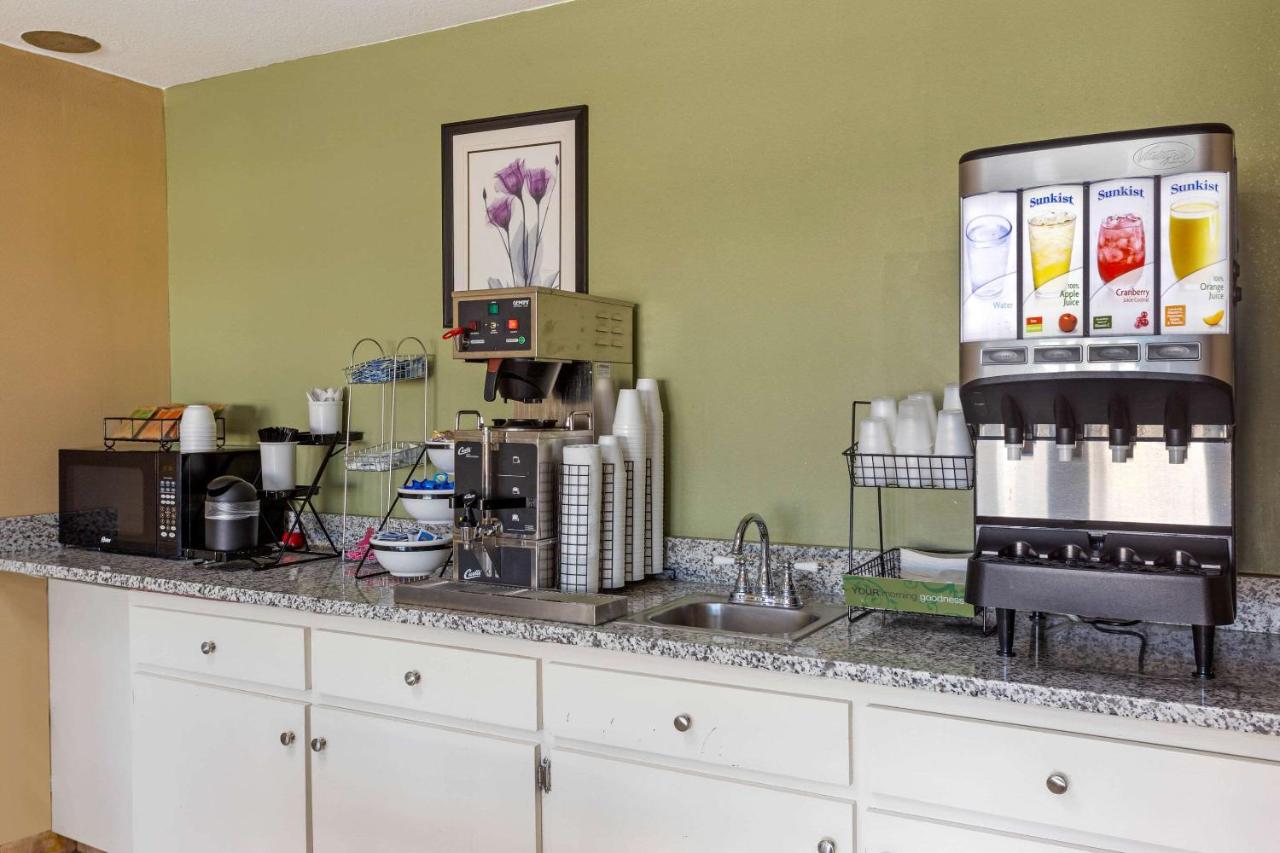 | Econo Lodge Belton - Kansas City South