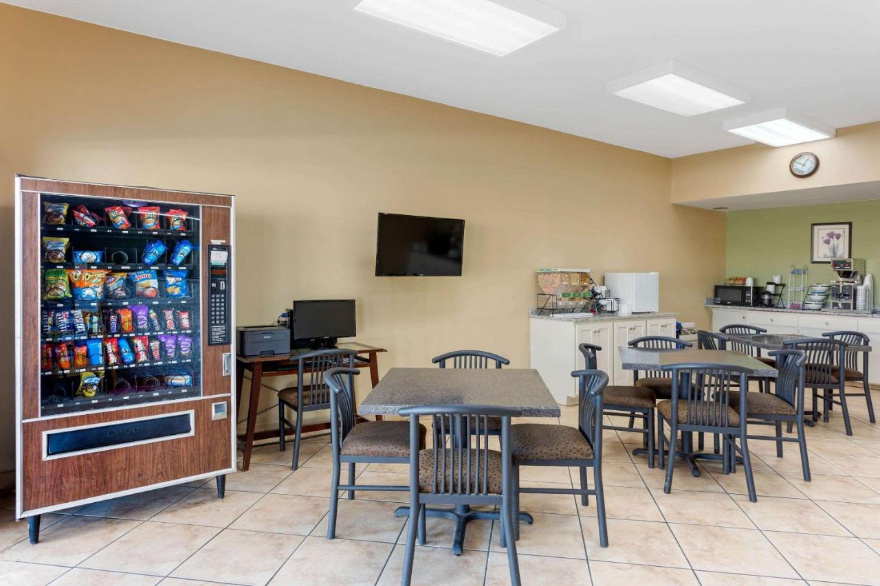| Econo Lodge Belton - Kansas City South