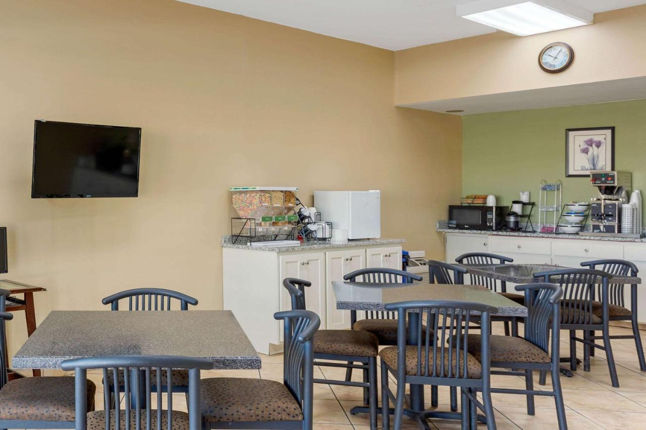 | Econo Lodge Belton - Kansas City South