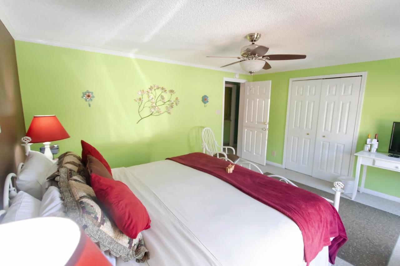 | Clay Corner Inn
