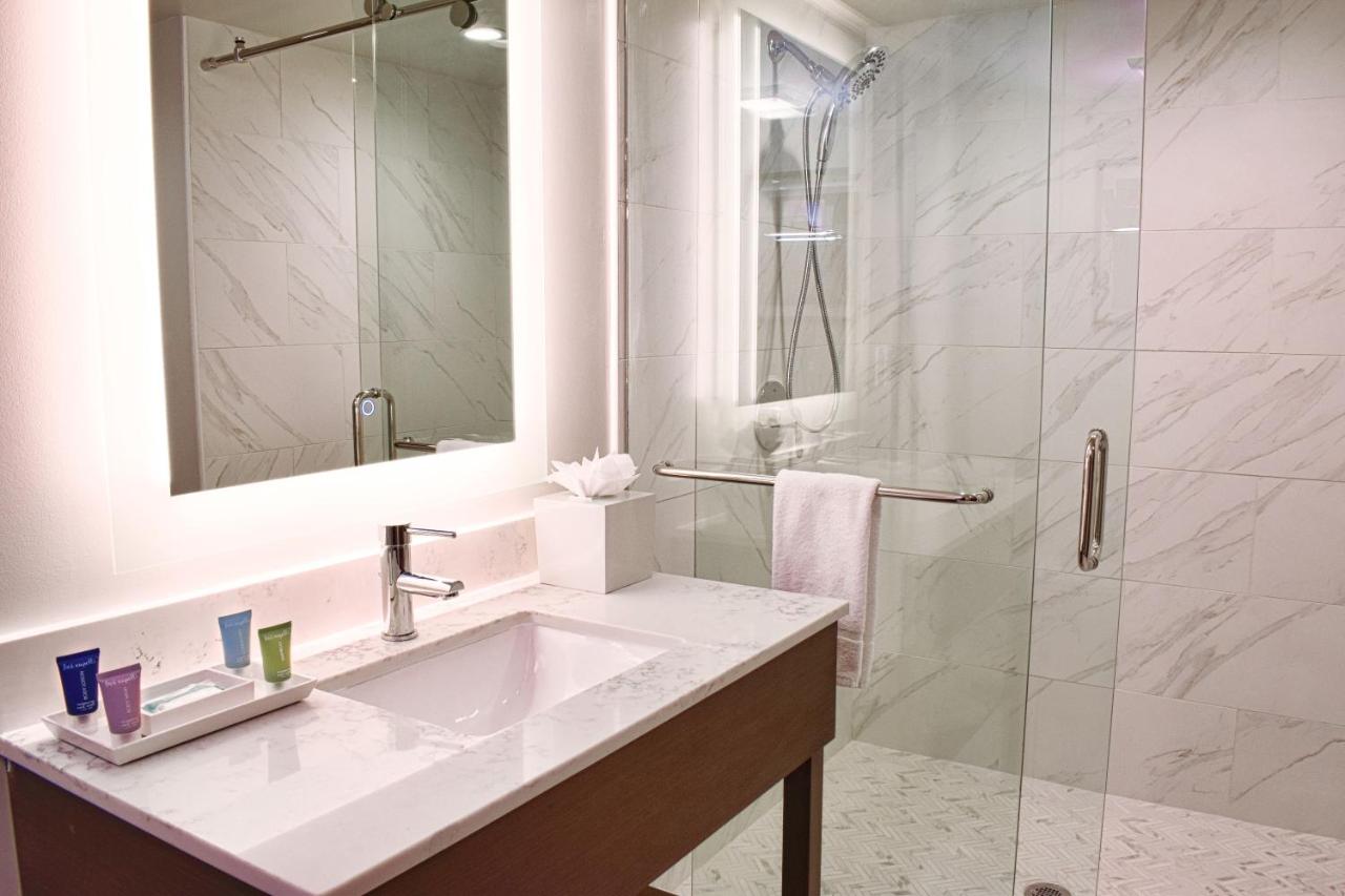 King Deluxe Suite at Hotel Legends