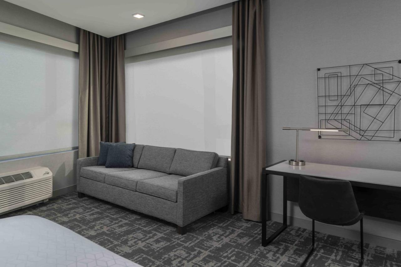 Queen Studio Suite - Mobility Access Roll in Shower/Non-Smoking at Staybridge Suites Boston Logan Airport - Revere by IHG