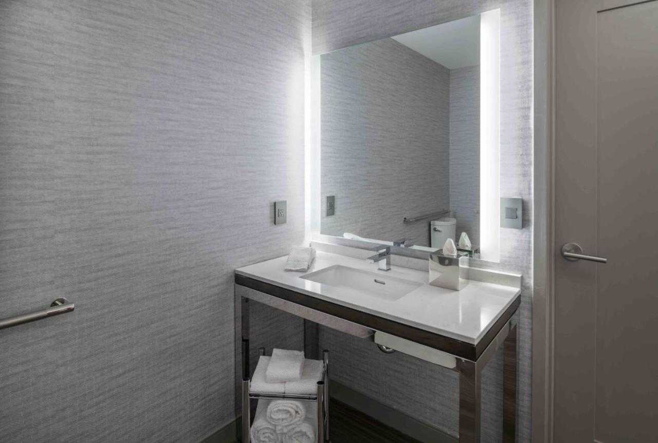 King Studio Suite with Mobility Accessible Tub - Non-Smoking at Staybridge Suites Boston Logan Airport - Revere by IHG