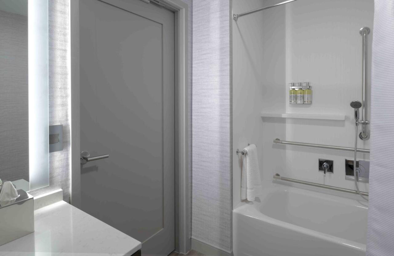 King Studio Suite with Mobility Accessible Tub - Non-Smoking at Staybridge Suites Boston Logan Airport - Revere by IHG