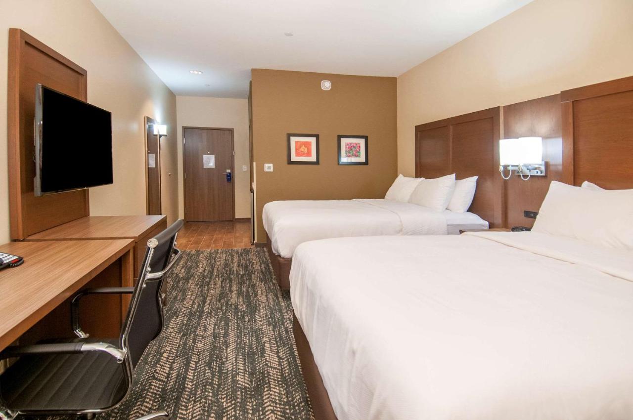 Queen Room with Two Queen Beds - Non-Smoking at Comfort Inn & Suites Downtown near University