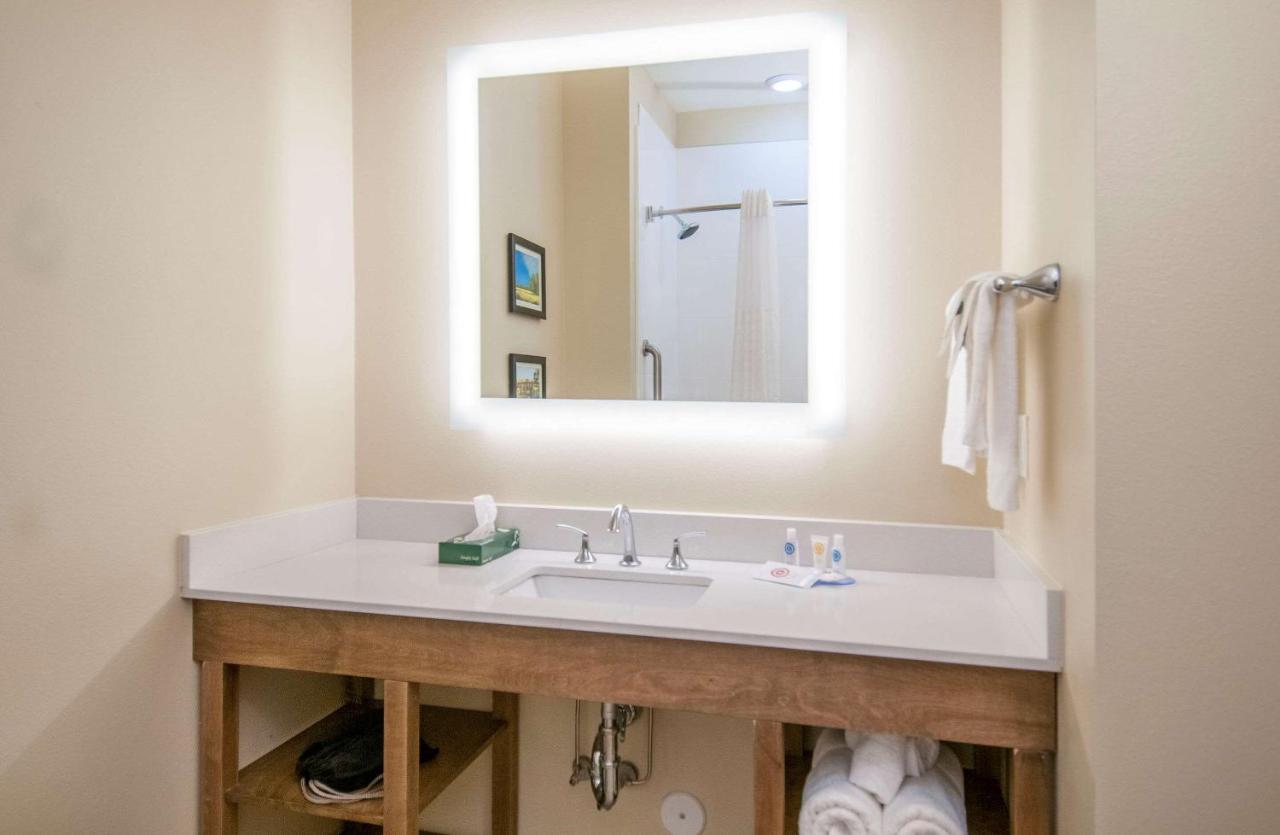 King Room - Non-Smoking at Comfort Inn & Suites Downtown near University
