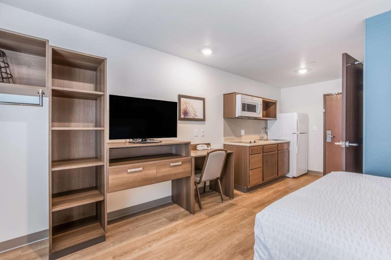 Standard Queen Room - Non-Smoking at WoodSpring Suites Chicago Midway