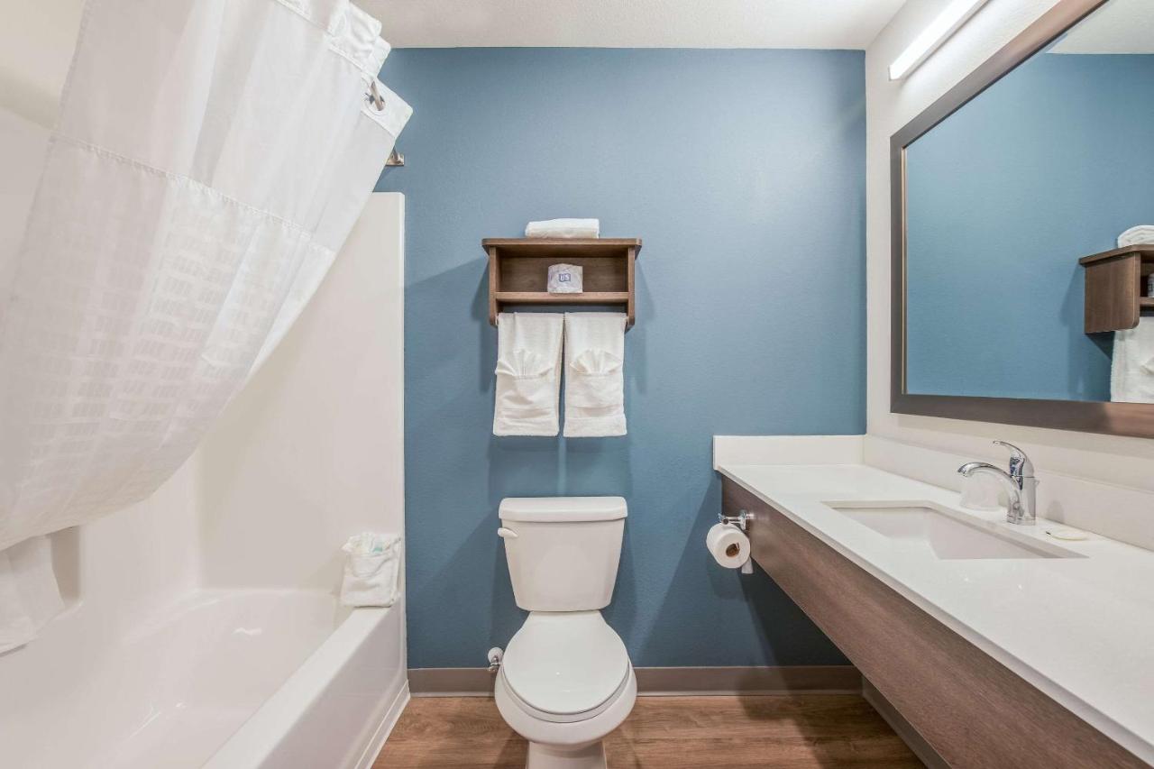 Standard King Room - Non-Smoking at WoodSpring Suites Chicago Midway