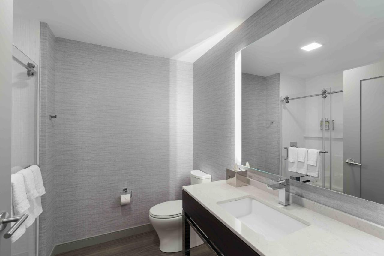 King Room - Hearing Accessible - Non-Smoking at Holiday Inn Express Boston Logan Airport - Revere by IHG