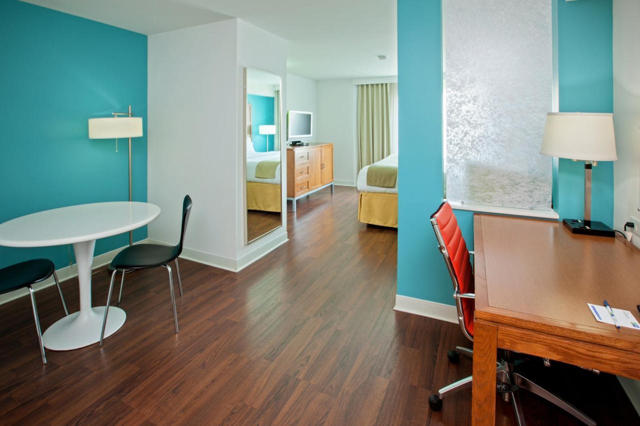 Deluxe King Room at Holiday Inn Express Indianapolis-Fishers by IHG