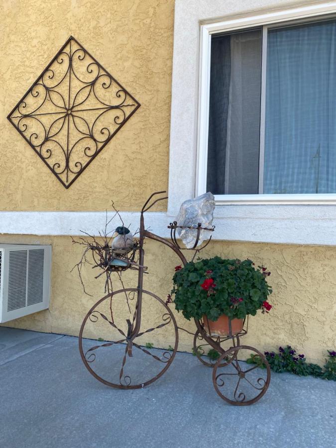 | Browns Canyon Inn