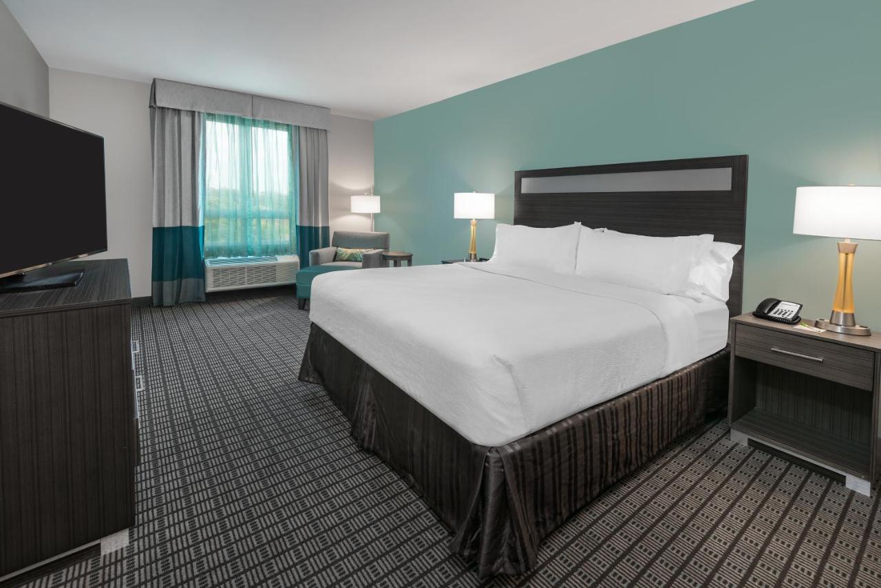 Suite - Disability Access/Hearing Accessible at Holiday Inn Beaumont East - Medical Ctr Area by IHG