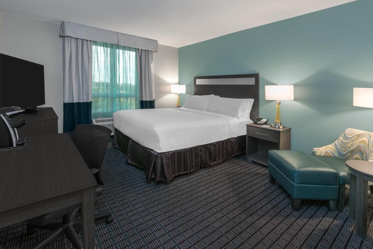Suite - Disability Access/Hearing Accessible at Holiday Inn Beaumont East - Medical Ctr Area by IHG