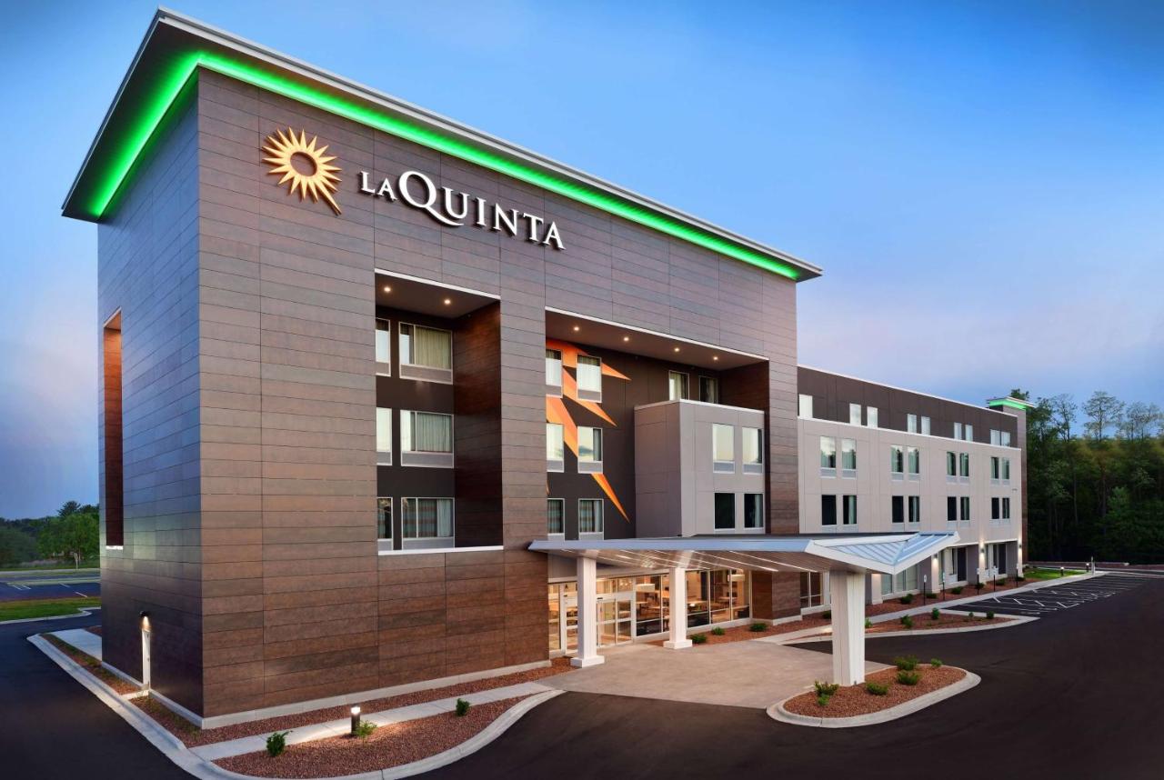 | La Quinta Inn & Suites by Wyndham Wisconsin Dells