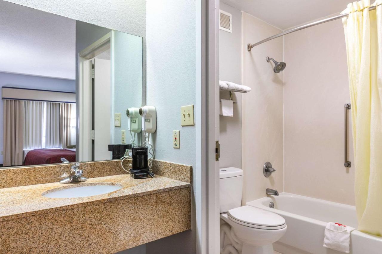  | Royal Palms Inn