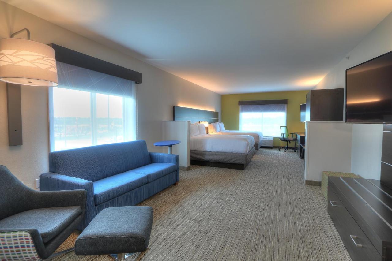 Queen Suite with 2 Queen Beds at Holiday Inn Express Hotel & Suites Mobile/Saraland by IHG