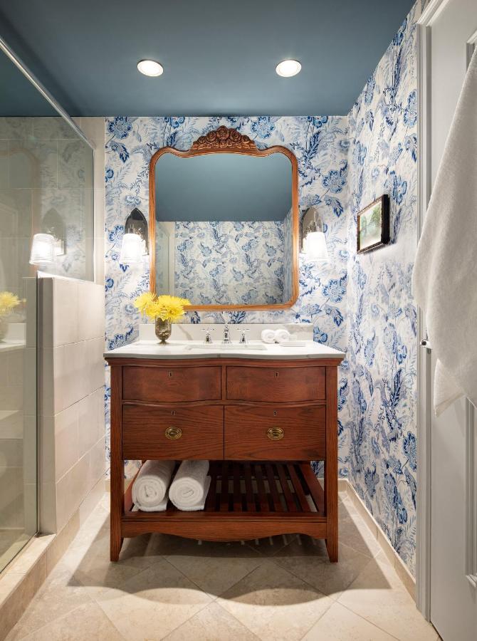 Deluxe Junior Suite at Graduate by Hilton Chapel Hill