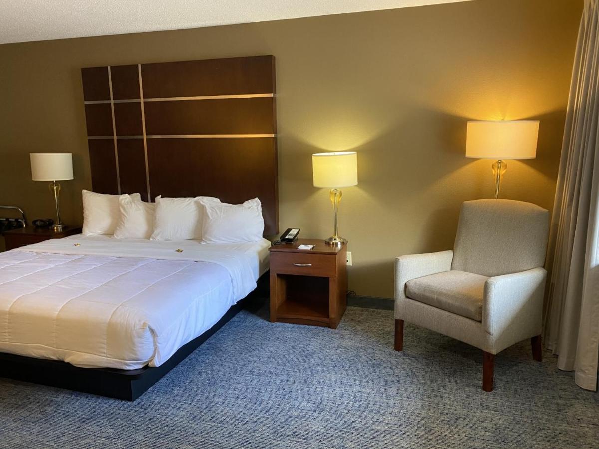 Standard King Room at Cherokee Grand Hotel