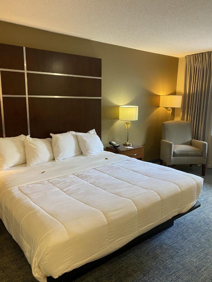 Standard King Room at Cherokee Grand Hotel