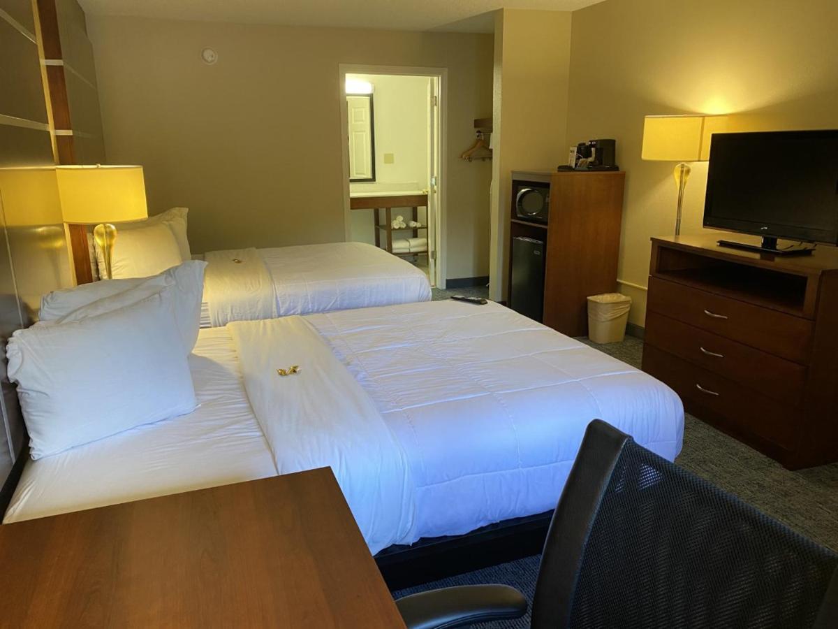 Standard Double Room at Cherokee Grand Hotel