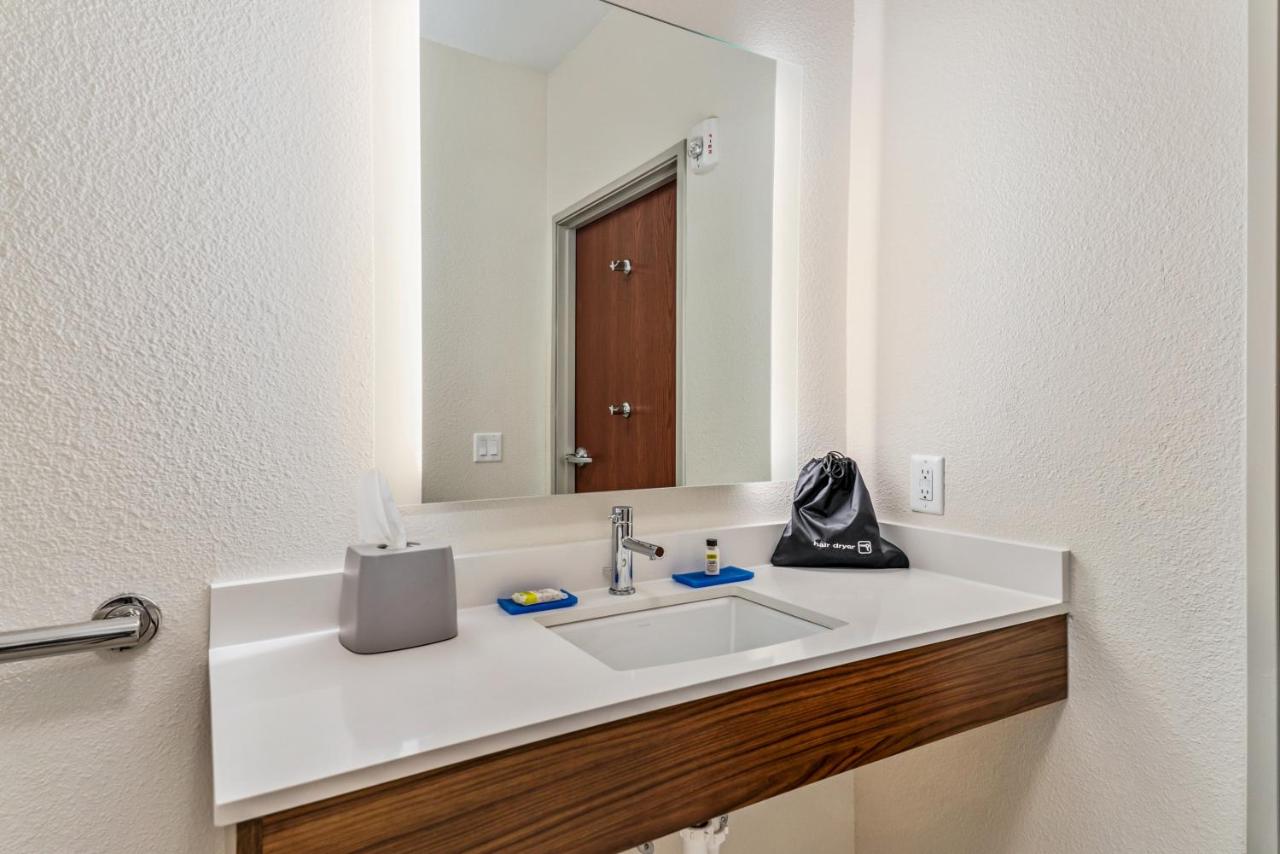Queen Room with Two Queen Beds - Disability Access at Holiday Inn Express Suites Van Buren-Ft Smith Area by IHG