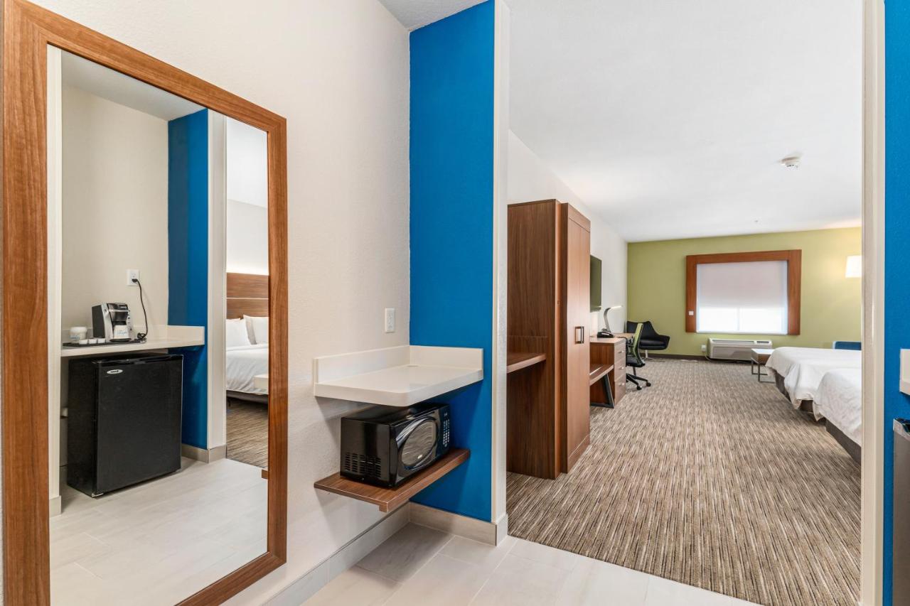 Queen Room with Two Queen Beds - Disability Access at Holiday Inn Express Suites Van Buren-Ft Smith Area by IHG