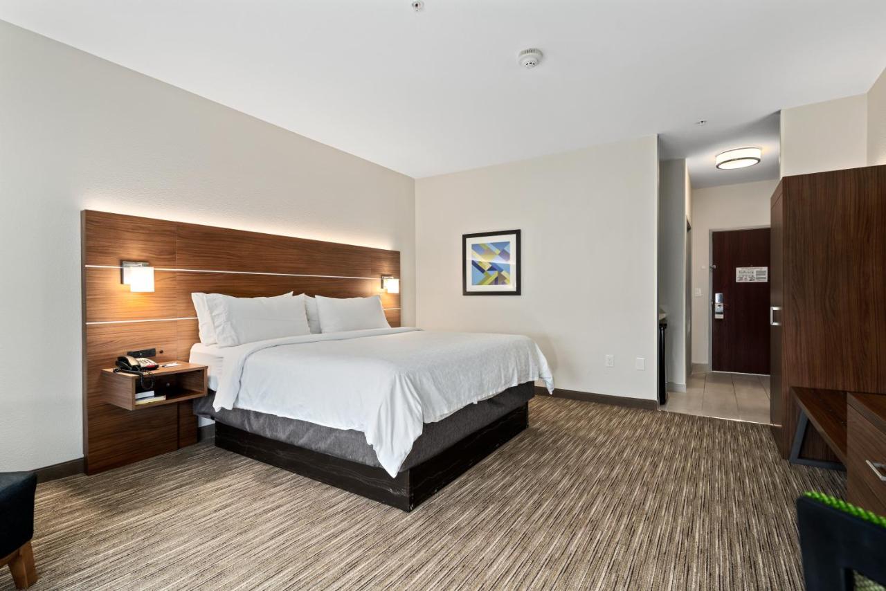 King Room at Holiday Inn Express Suites Van Buren-Ft Smith Area by IHG