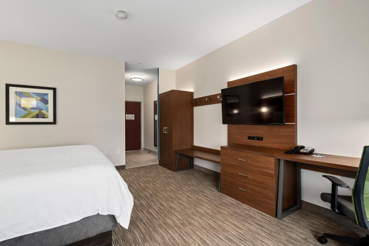 King Room at Holiday Inn Express Suites Van Buren-Ft Smith Area by IHG
