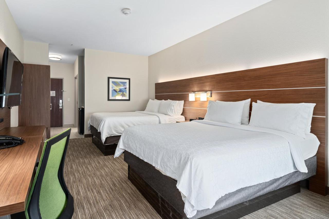 Queen Room with Two Queen Beds at Holiday Inn Express Suites Van Buren-Ft Smith Area by IHG