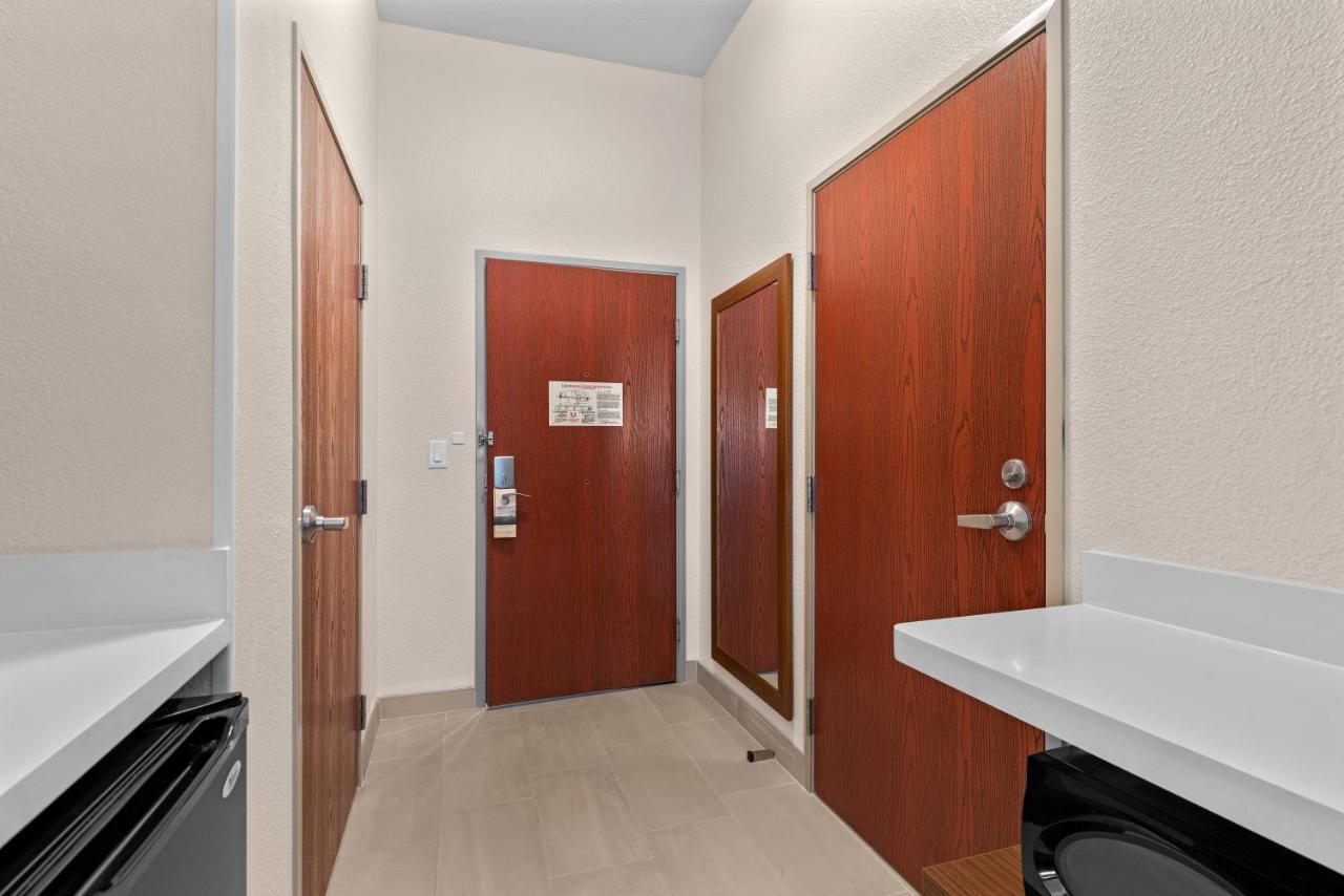 King Room at Holiday Inn Express Suites Van Buren-Ft Smith Area by IHG