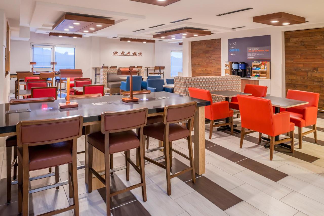 | Holiday Inn Express Sierra Vista, an IHG Hotel