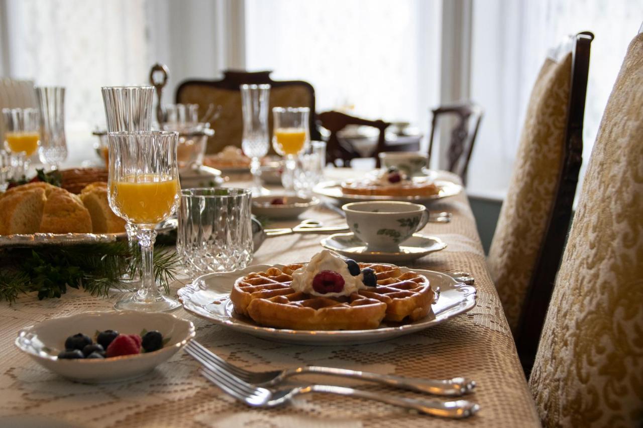 | Gifford-Risley House Bed and Breakfast