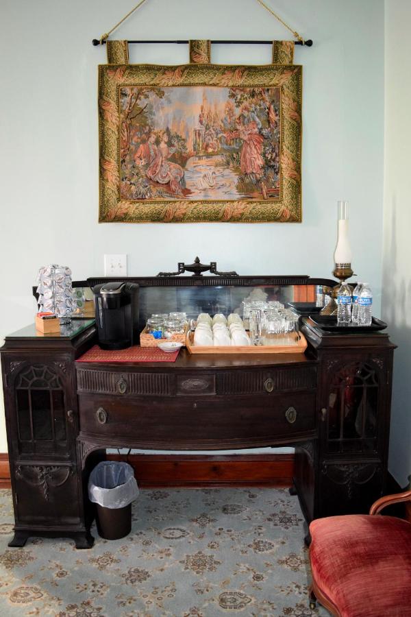 | Gifford-Risley House Bed and Breakfast